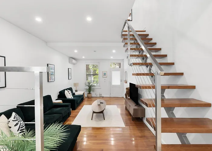 Stunning 3 Bedroom Terrace House In Vibrant Area