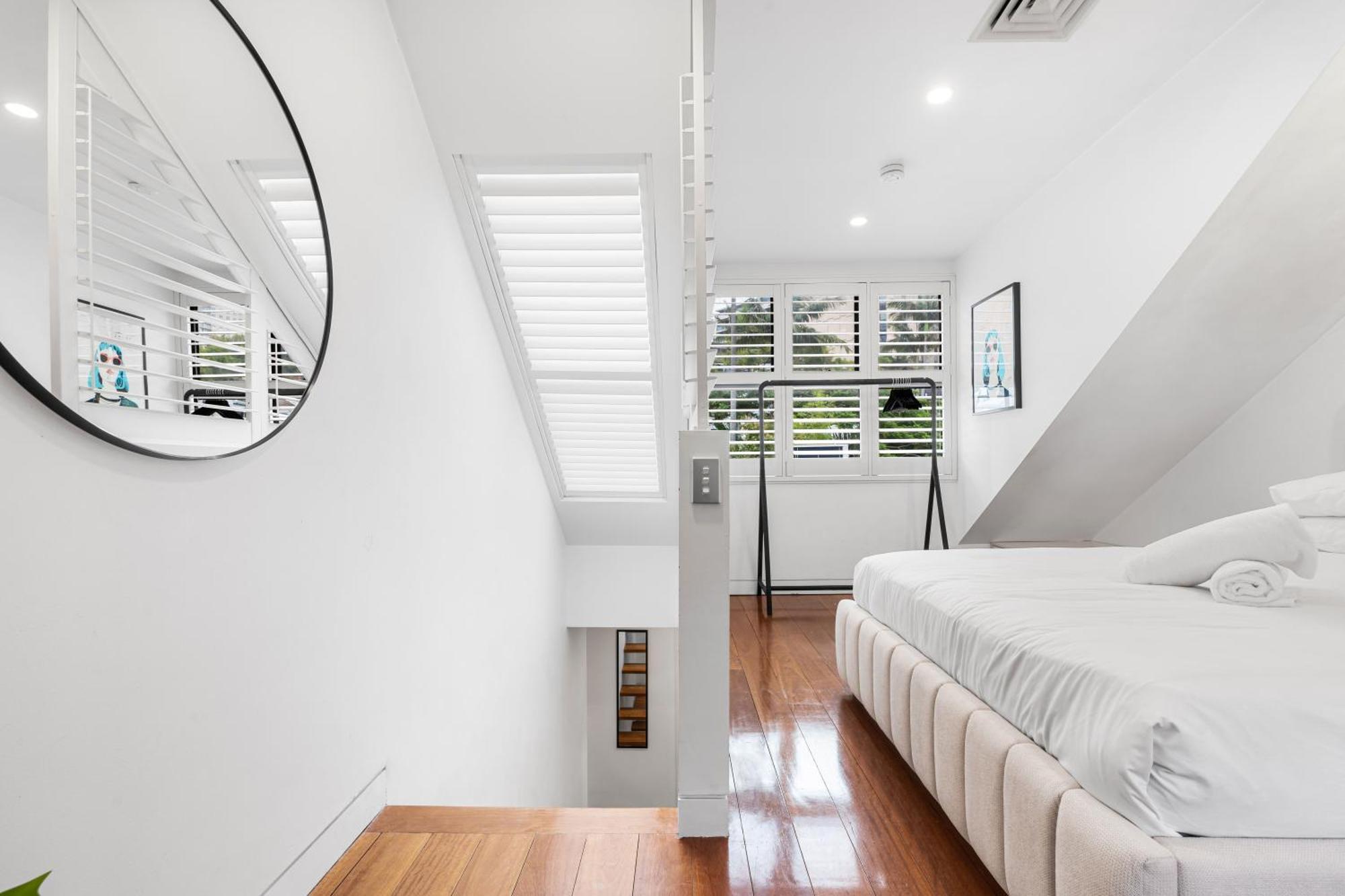 Stunning 3 Bedroom Terrace House In Vibrant Area Apartment