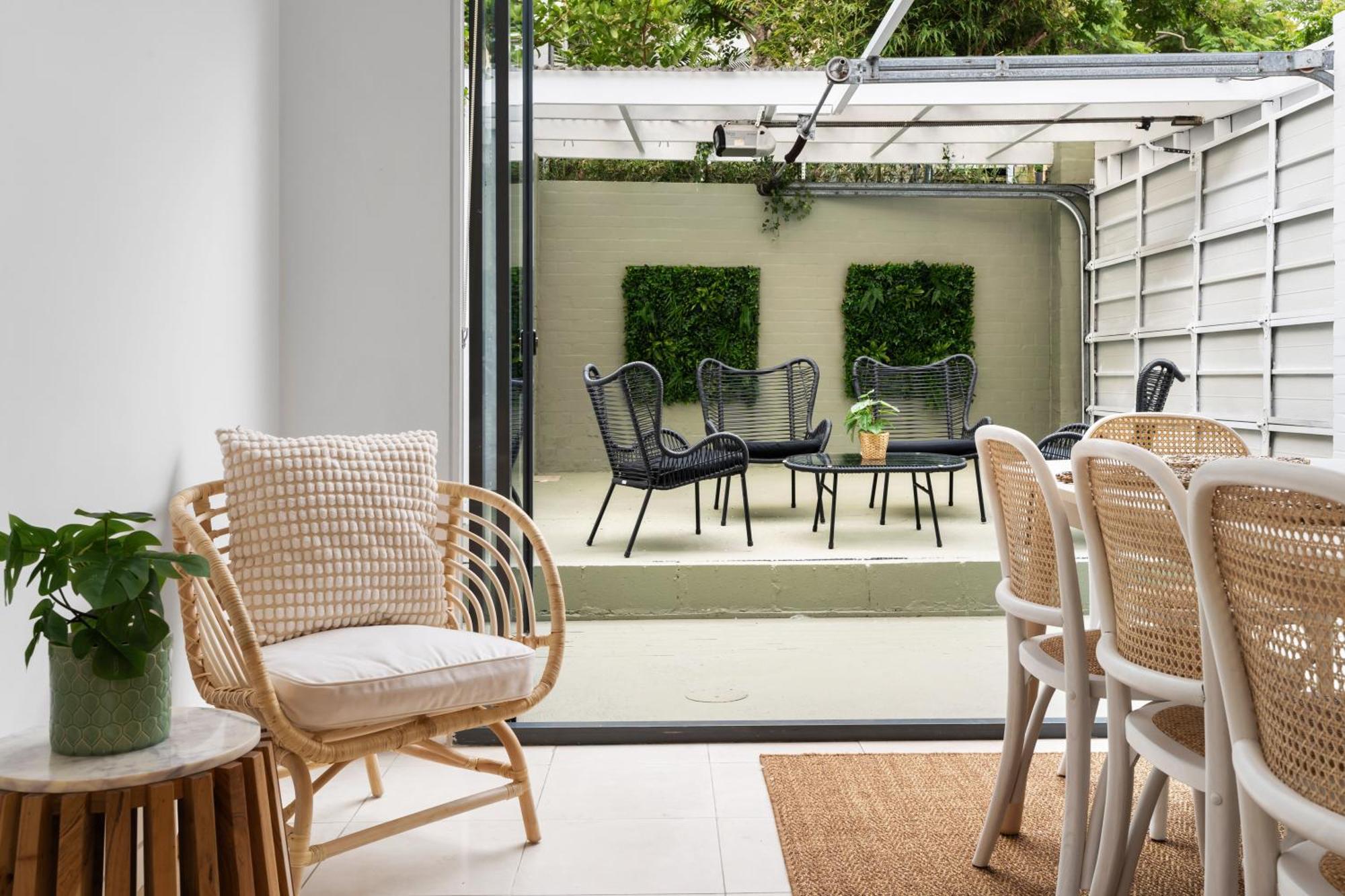 Stunning 3 Bedroom Terrace House In Vibrant Area Apartment Sydney