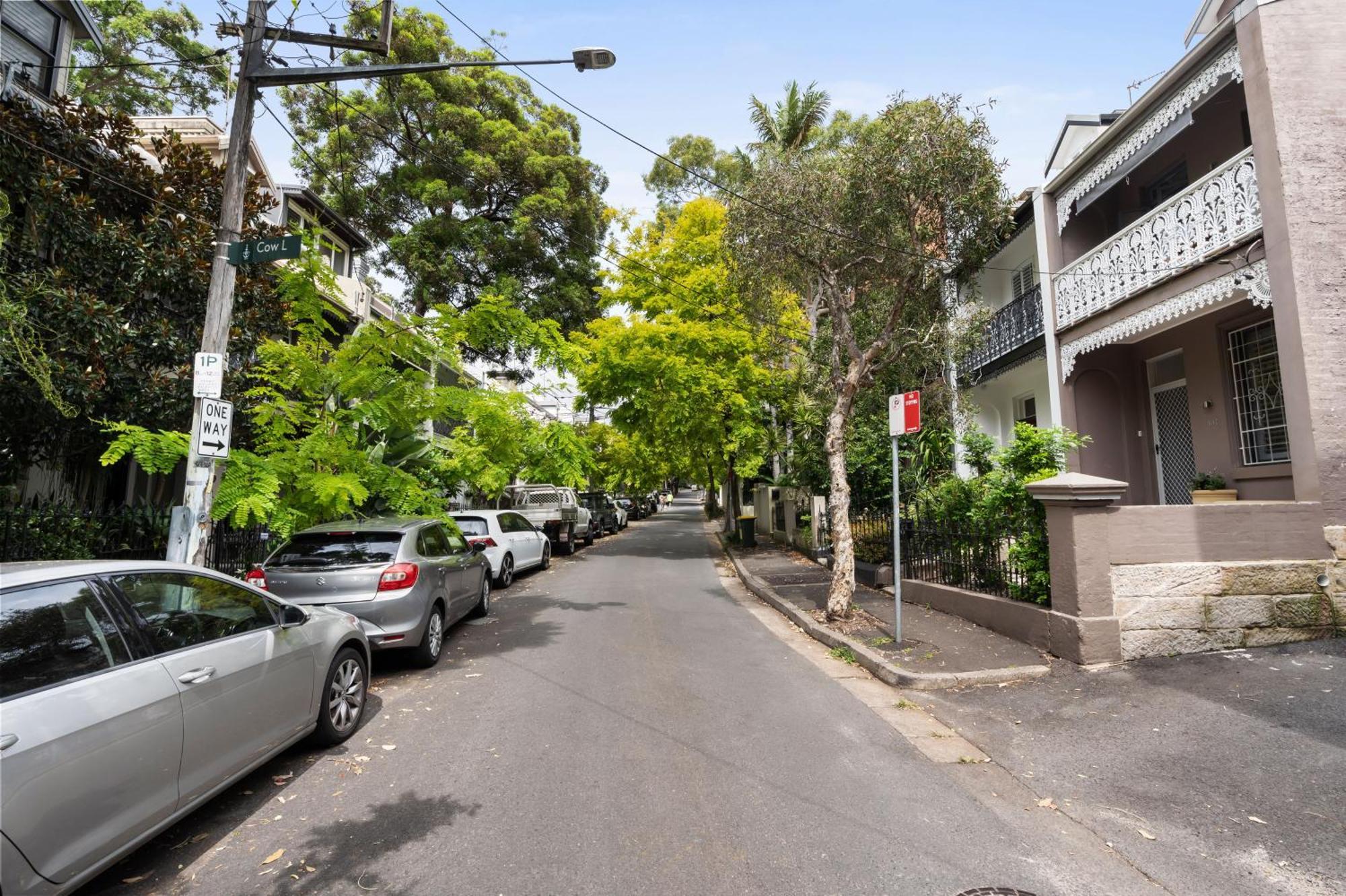 Stunning 3 Bedroom Terrace House In Vibrant Area Apartment *