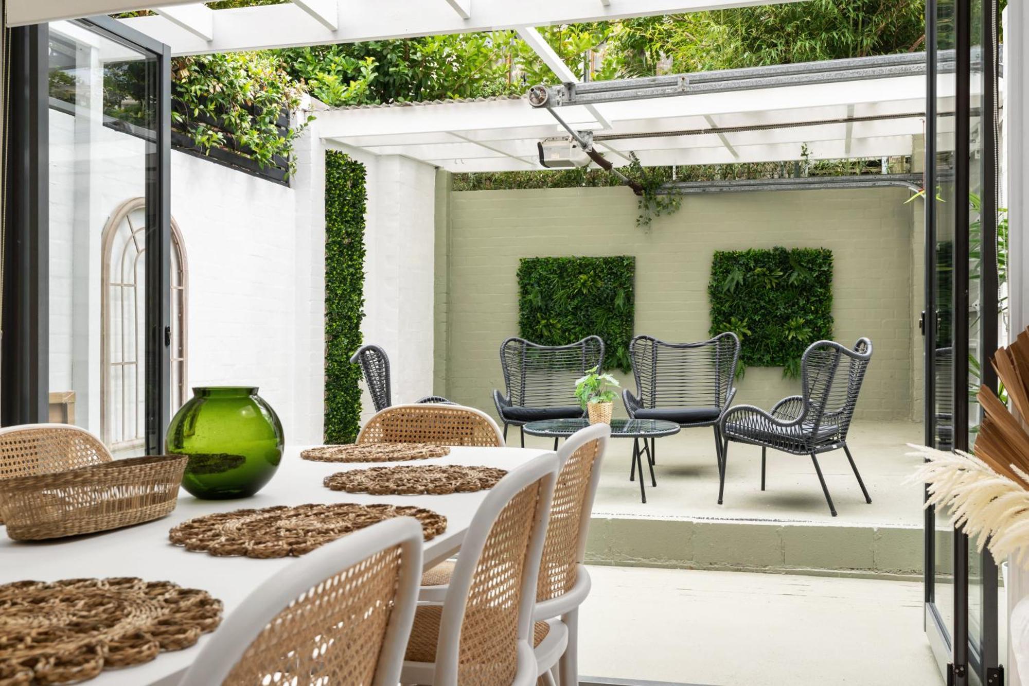 Stunning 3 Bedroom Terrace House In Vibrant Area Apartment Sydney